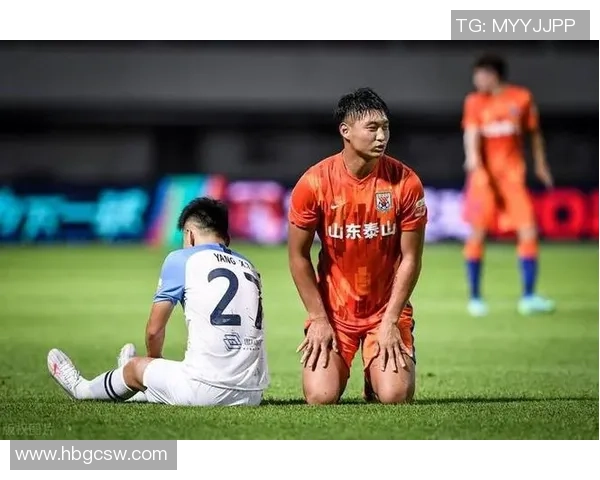 足球明星周正受伤事件引发球迷热议与媒体关注的背后故事