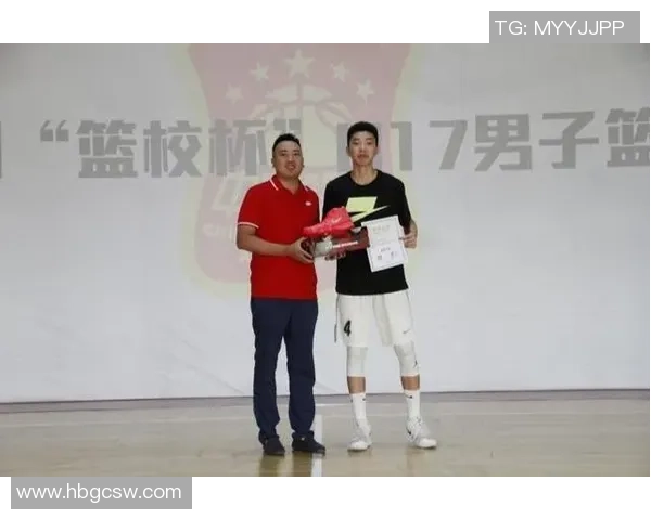 足球明星温暖明场传递爱心与希望点亮未来的梦想之路 足球明星温暖明场传递爱心与希望点亮未来的梦想之路