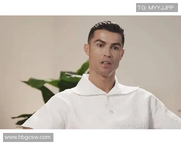 足球明星身着中国传统服饰展现文化魅力引发全球关注与热议